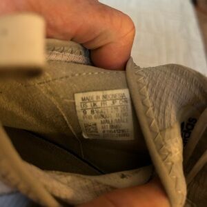 Adidas Men’s size 9 soccer cleats. Very good condition